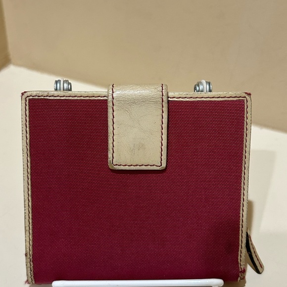 Gucci Red Bifold Wallet With Rubber Logo - Picture 2 of 13